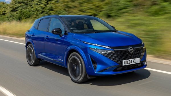 Макар и останала само с три конвенционални модела на българския пазар, марката Nissan запазва позициите си, с умерен спад (-4.8%) на фона на миналата година. Основен двигател на продажбите си остава Qashqai, но и при него има близо 4 на сто спад.

Най-продавани модели: 
Qashqai - 80
X-Trail - 39
Juke - 35
Ariya - 4
